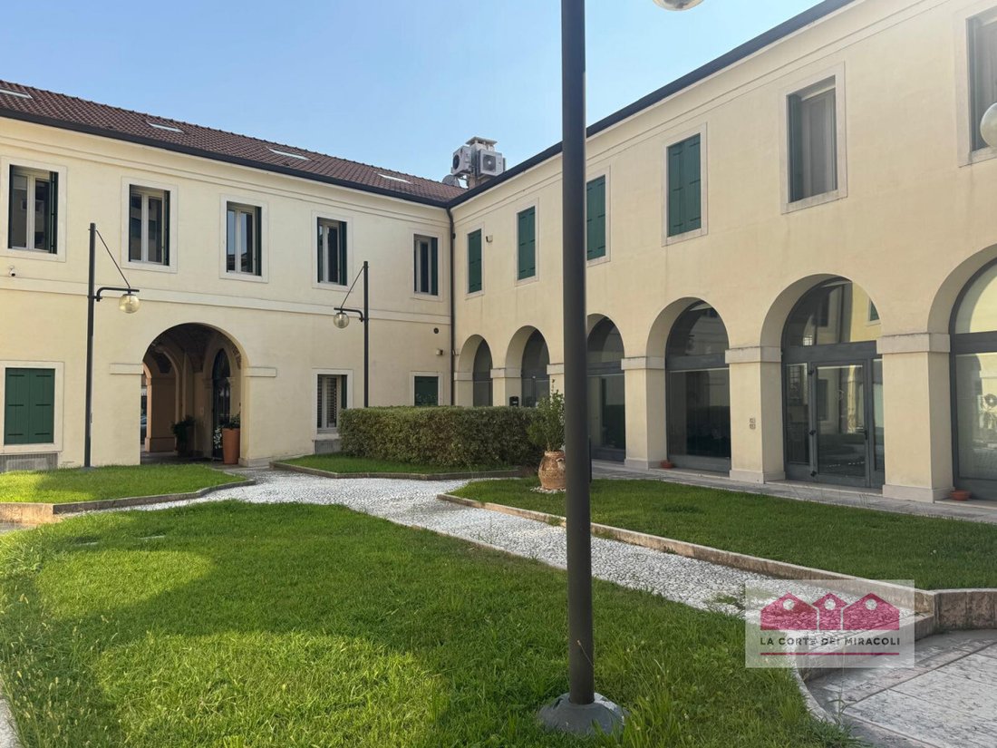 Apartment in Center, Vicenza, Veneto 2 - 18691394