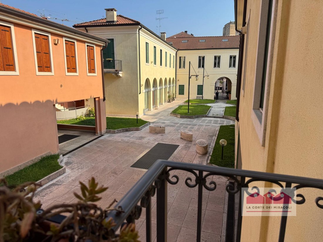 Apartment in Center, Vicenza, Veneto 3 - 18691394
