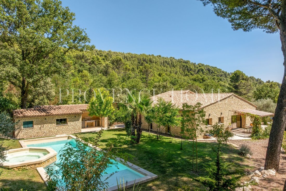Estate in Saumane-de-Vaucluse, Provence-Alpes-Côte d'Azur, France 1 - 18130720