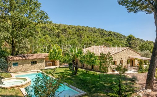 Estate in Saumane-de-Vaucluse, Provence-Alpes-Côte d'Azur, France 1