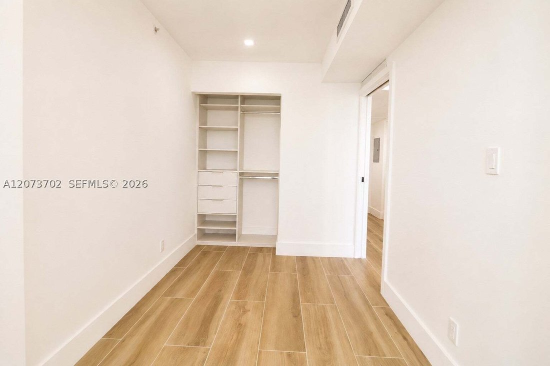 Condo in Miami Beach, Florida, United States 5 - 18689996