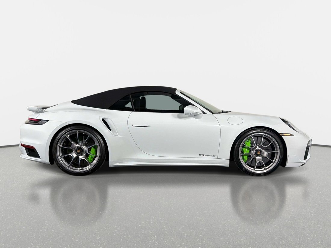 Cabriolet in Pompano Beach, FL, United States 2 - 18688255