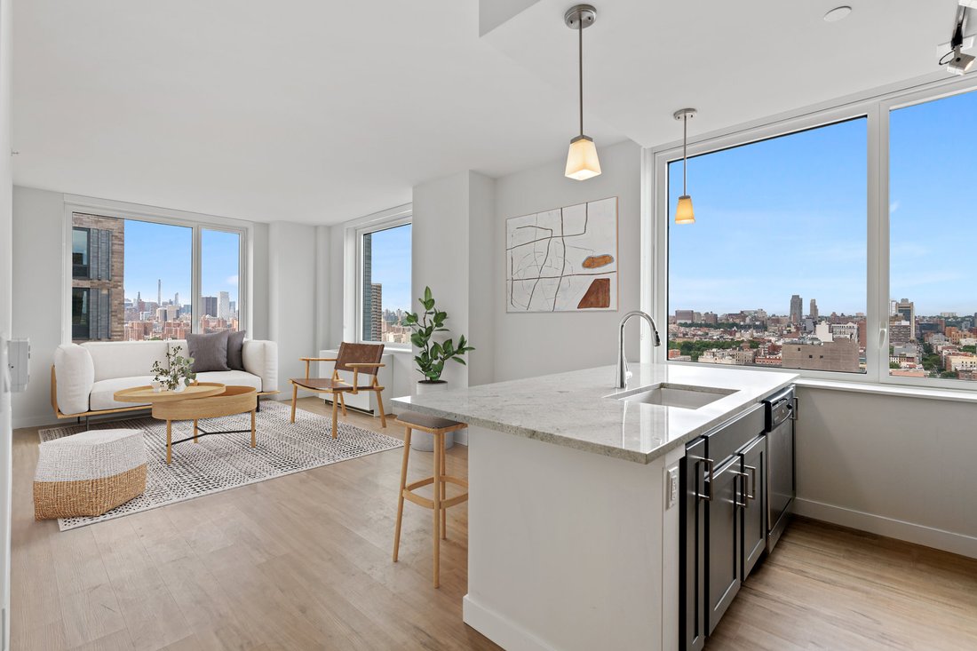New York, New York, United States 1 - 18691044