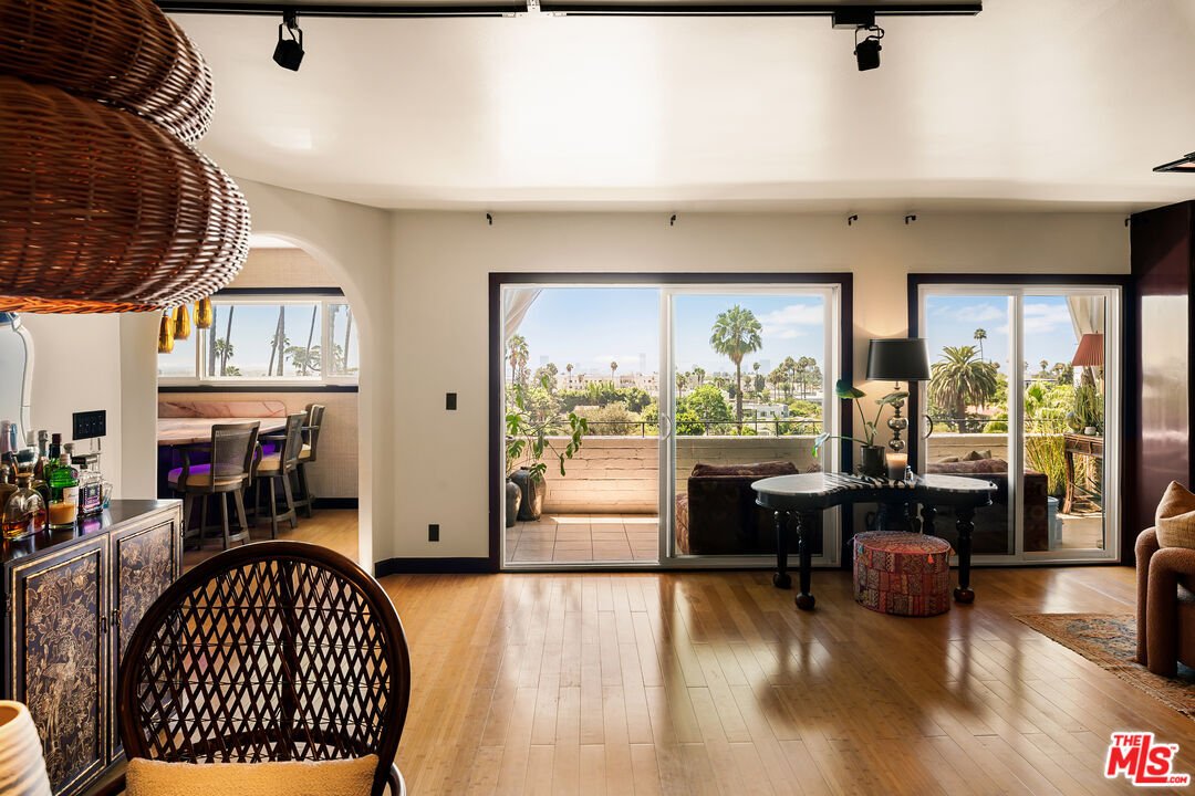 Condo in Los Angeles, California, United States 1 - 18691082