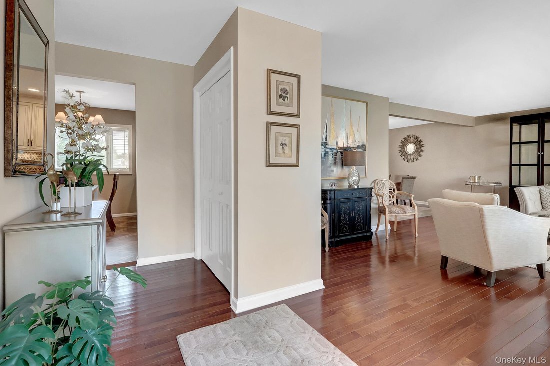 House in Massapequa, New York, United States 3 - 18687024