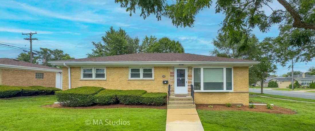 House in Skokie, Illinois, United States 2 - 18687829
