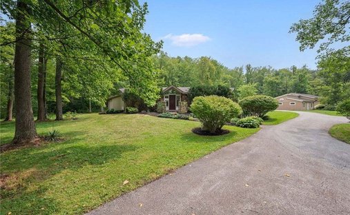 House in Chardon, Ohio, United States 1