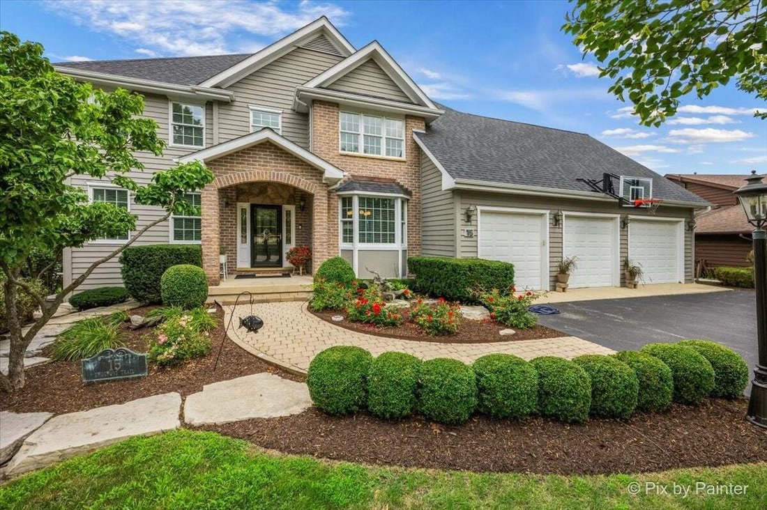 House in Lindenhurst, Illinois, United States 1 - 18687825
