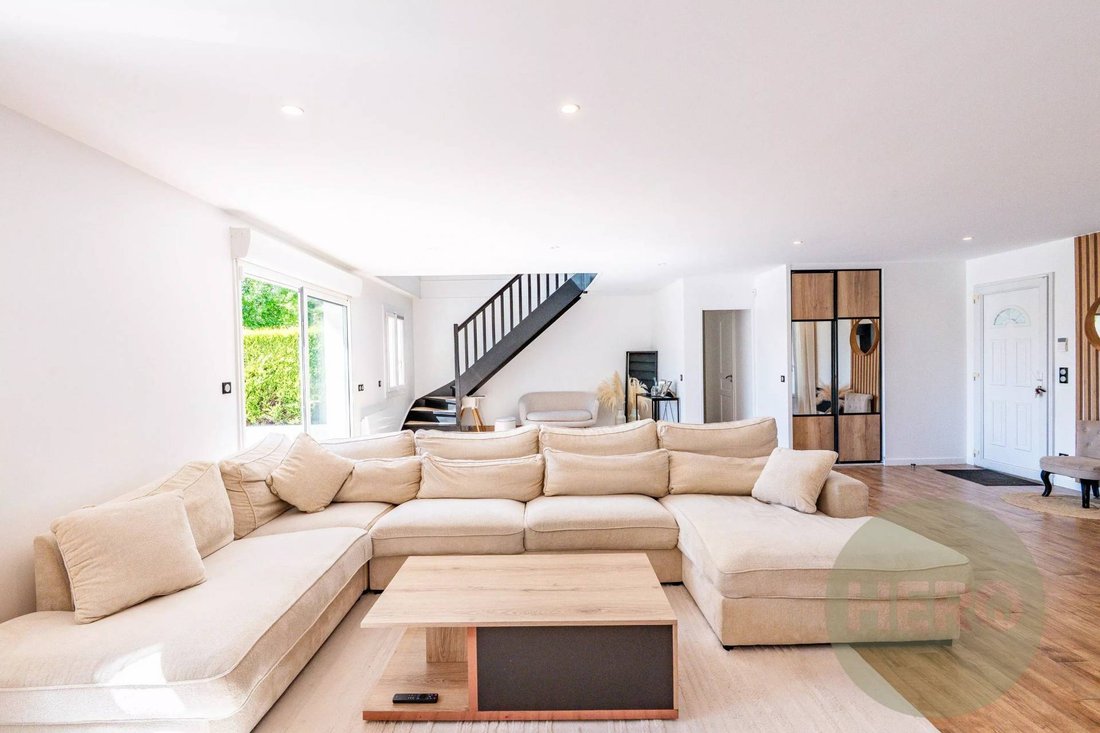 House in Montfort-l'Amaury, Ile-de-France, France 1 - 18008978
