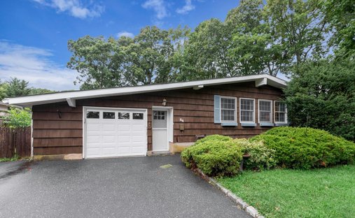 House in Lake Ronkonkoma, New York, United States 1