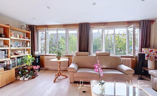 House in Chemin de l'île, Nanterre, France 1