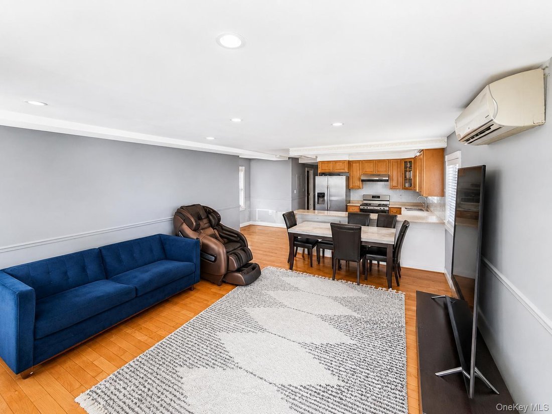 House in New York, New York, United States 5 - 18689470