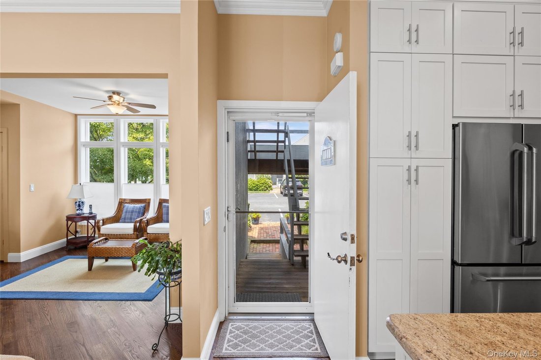Condo in Southampton, New York, United States 4 - 18689472