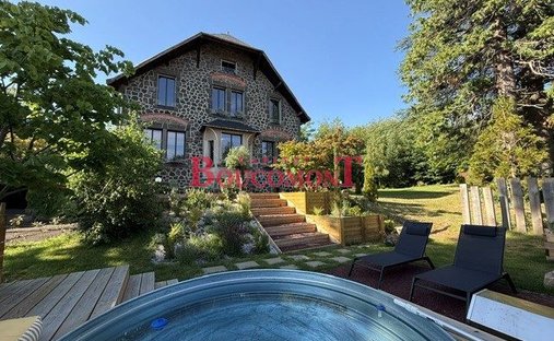 House in Orcines, Auvergne-Rhône-Alpes, France 1