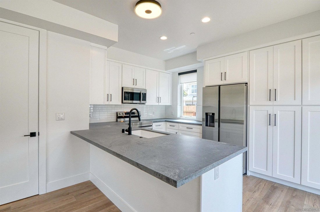Encinitas, California, United States 5 - 18690602