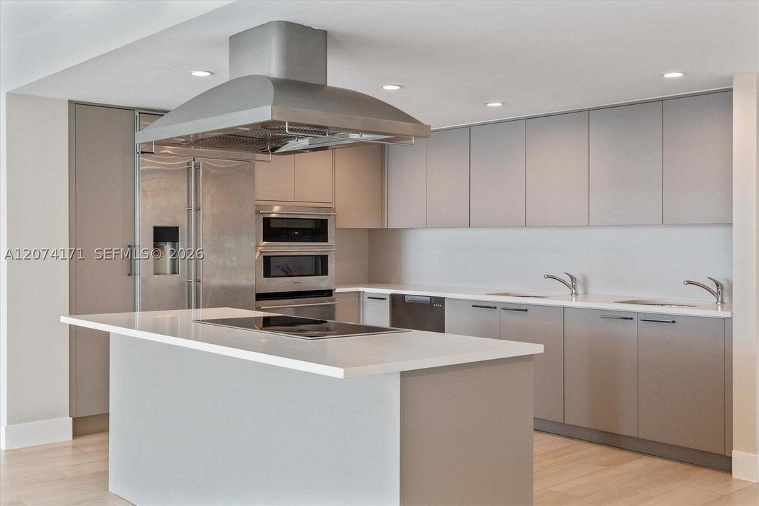 Condo in Bal Harbour, Florida, United States 3 - 18689926