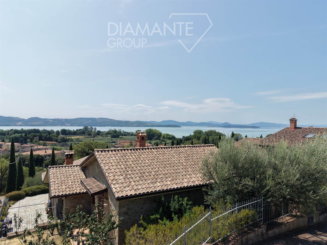 Villa in Passignano sul Trasimeno, Umbria, Italy 2 - 18691075