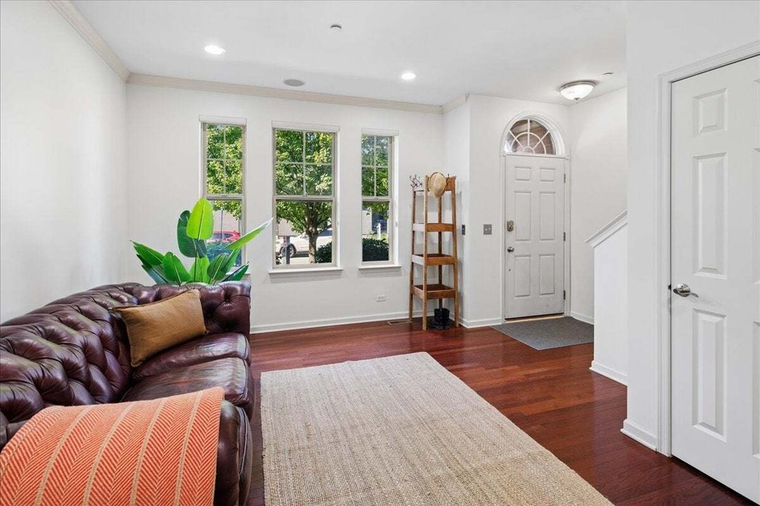 Townhouse in Morton Grove, Illinois, United States 3 - 18687800
