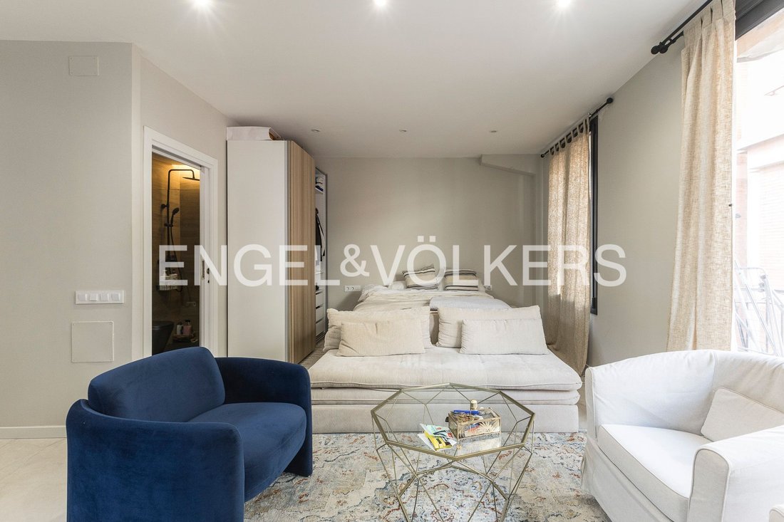 Gracia, Barcelona, Spain 5 - 17043212