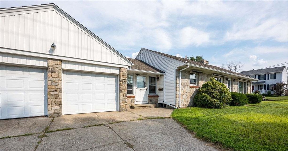 House in Cranston, Rhode Island, United States 3 - 18689389