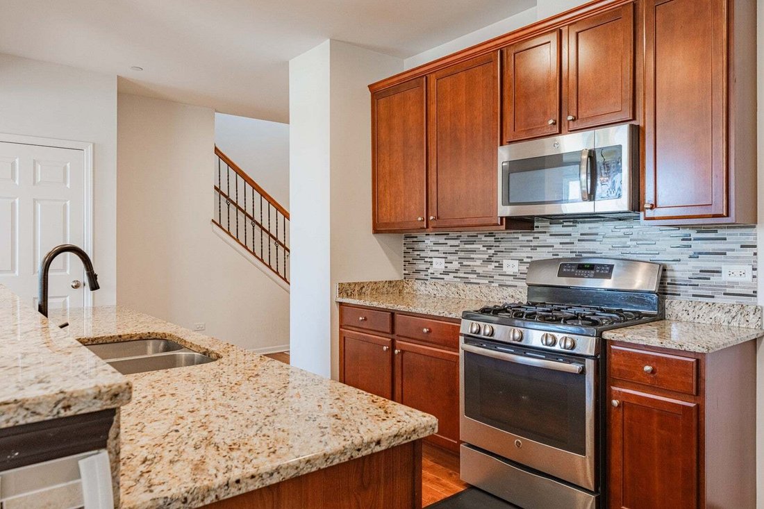 Condo in Naperville, Illinois, United States 5 - 18690440