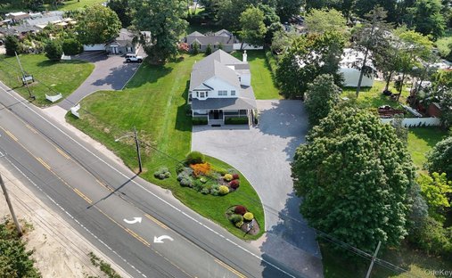 House in East Moriches, New York, United States 1