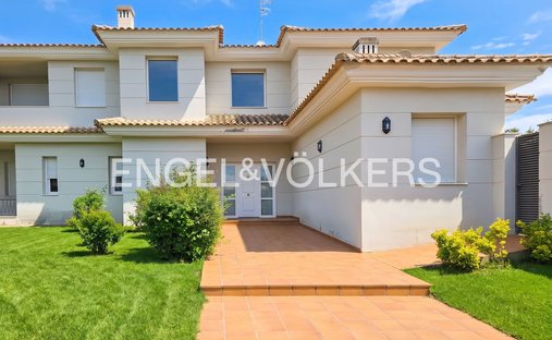 House in Colmenar Viejo, Comunidad de Madrid, Spain 1