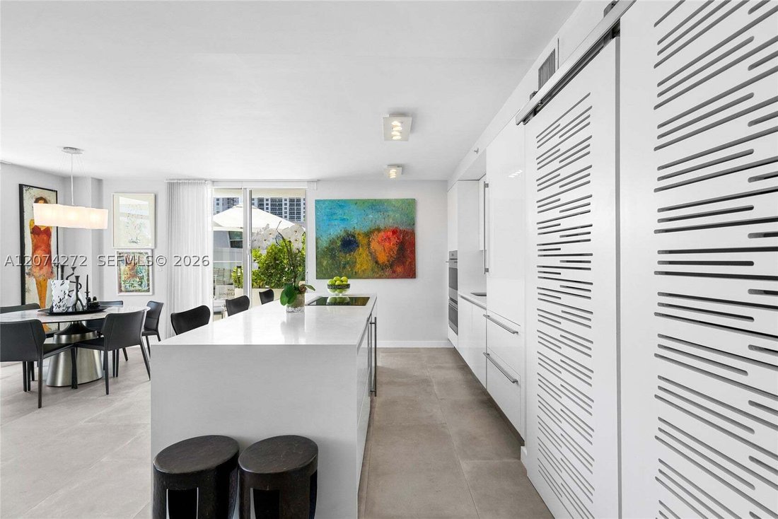 Condo in Miami Beach, Florida, United States 5 - 18689898