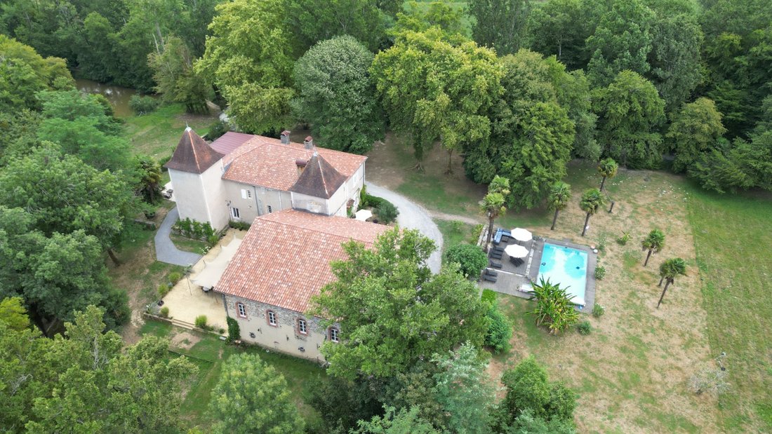 Chateau in Pouillon, Nouvelle-Aquitaine, France 2 - 18688502