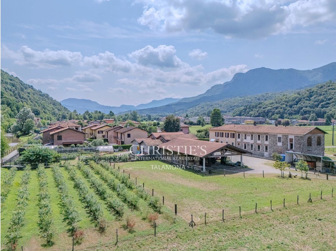 Estate in Montegrino Valtravaglia, Lombardy, Italy 2 - 18688210
