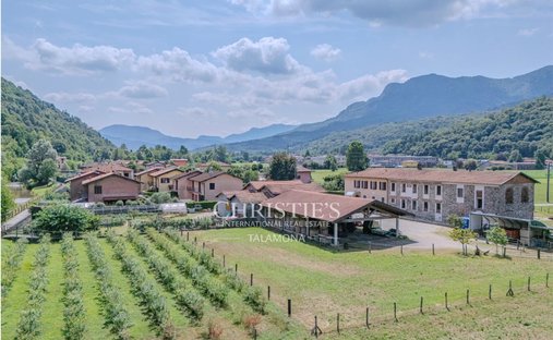 Estate in Montegrino Valtravaglia, Lombardy, Italy 1