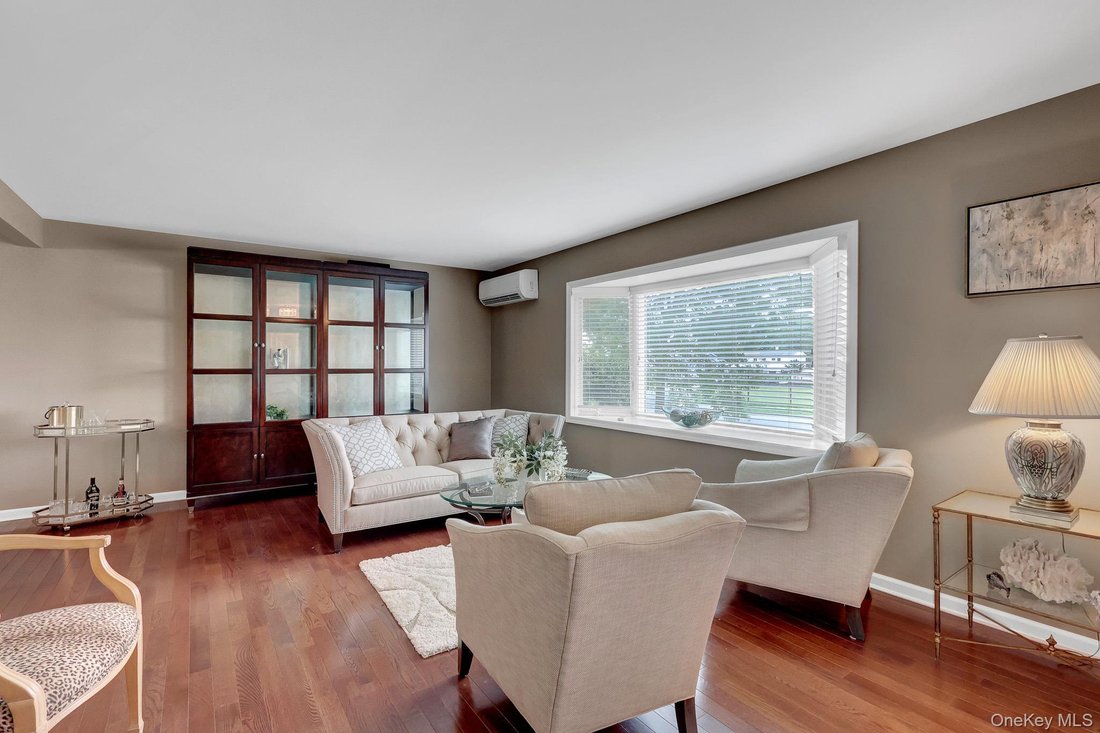 House in Massapequa, New York, United States 5 - 18687024