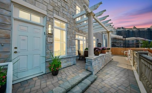 Townhouse in West Orange, New Jersey, United States 1