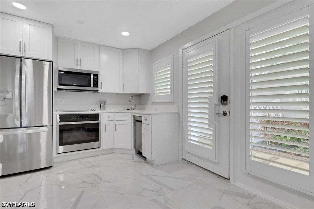 Condo in Naples, Florida, United States 5 - 18689326