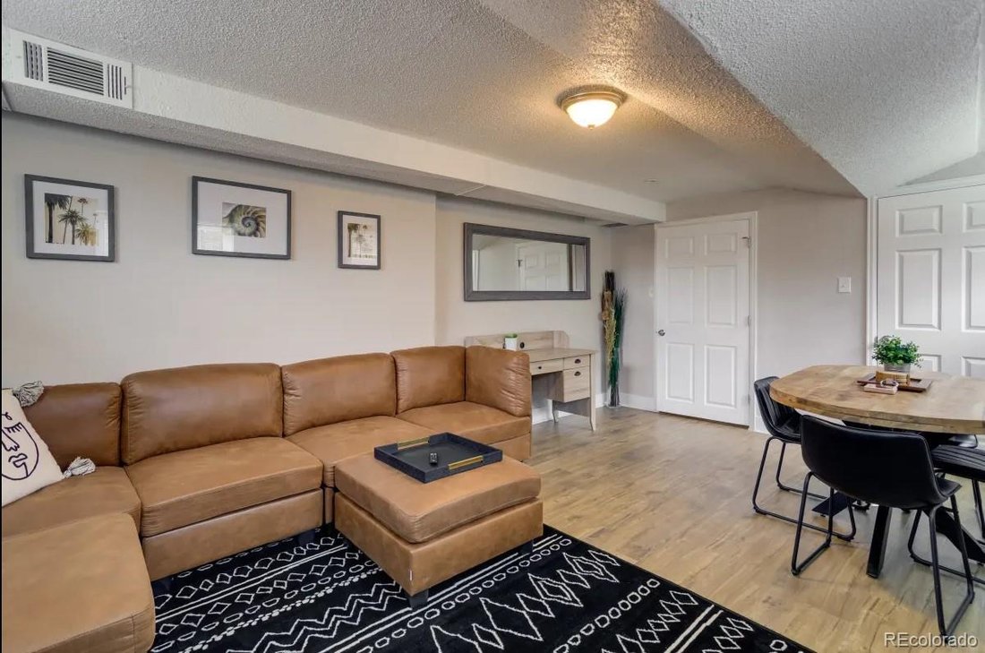 Denver, Colorado, United States 2 - 18686993