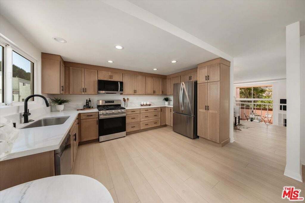 Condo in Los Angeles, California, United States 5 - 18689767
