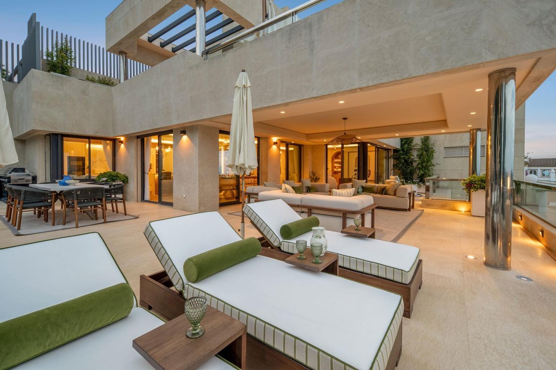 Apartment in Puerto Banus, Marbella, Spain 5 - 18689492