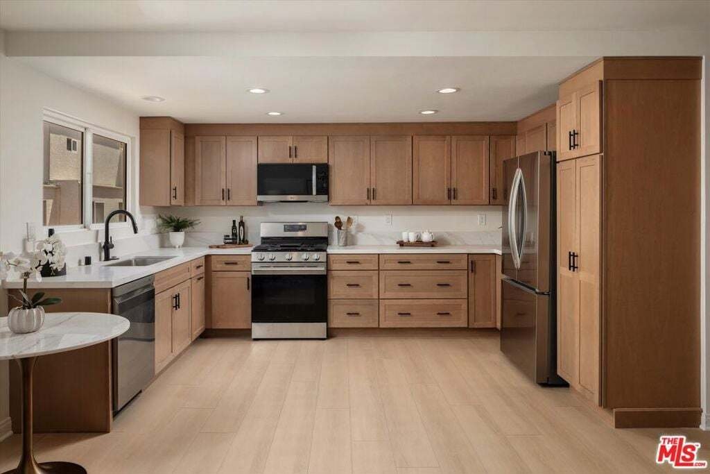 Condo in Los Angeles, California, United States 3 - 18689767
