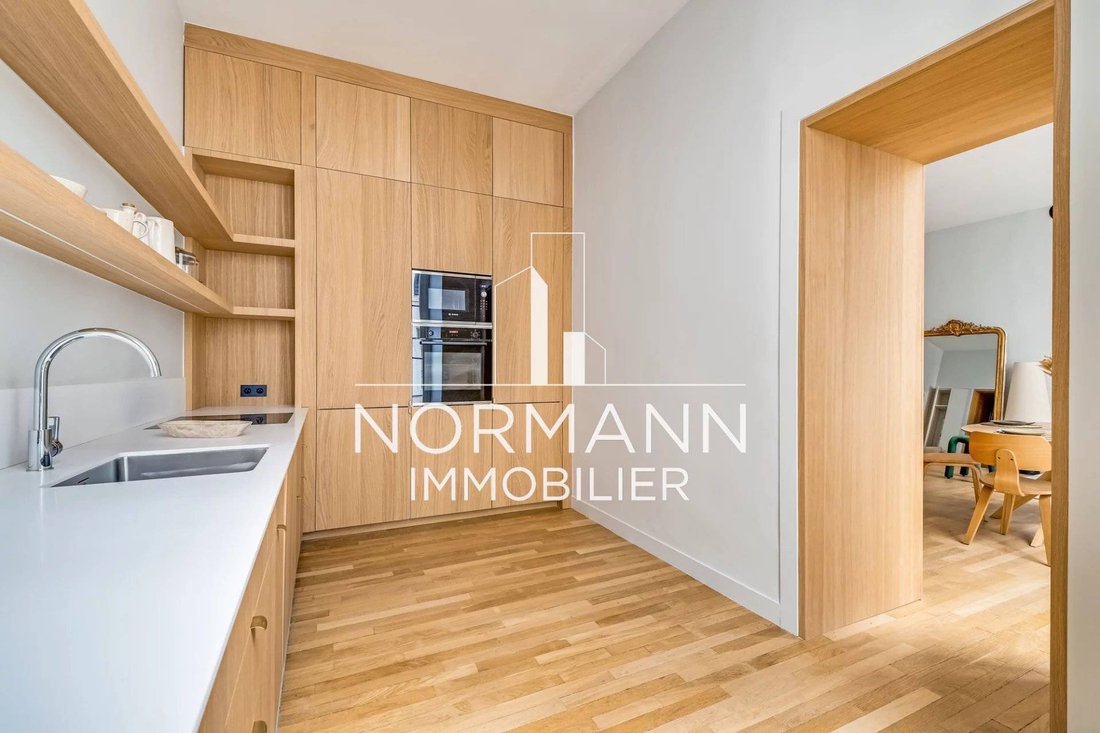 Apartment in Lorette-Martyrs, Paris 9e Arrondissement, Paris 4 - 18646368
