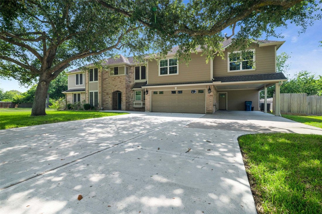 House in Friendswood, Texas, United States 1 - 18686474
