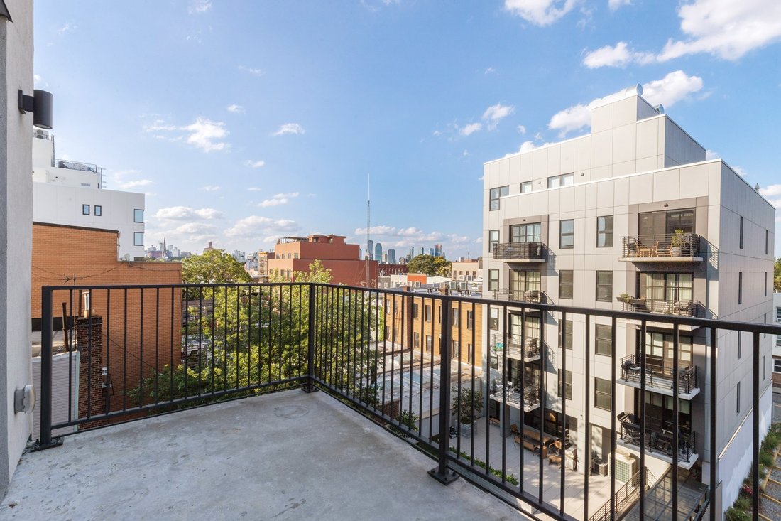 New York, New York, United States 4 - 18691045