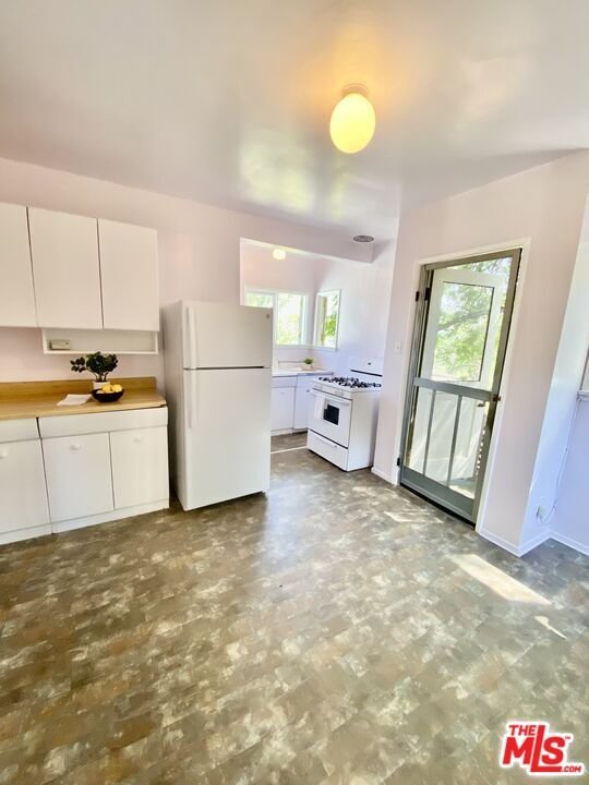 Los Angeles, California, United States 4 - 18691025