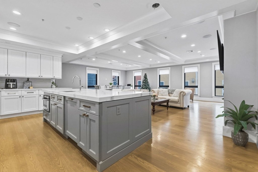 Condo in Boston, Massachusetts, United States 3 - 18691054