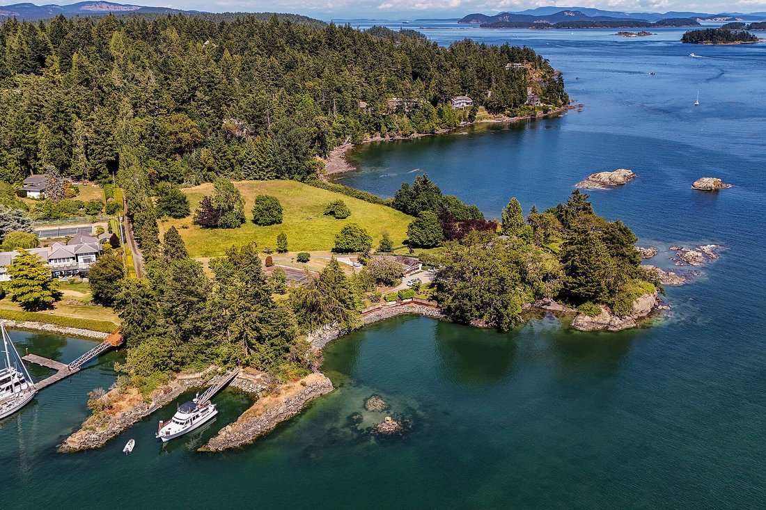 House in North Saanich, British Columbia, Canada 1 - 18688054