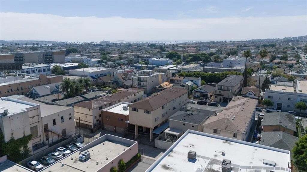 Los Angeles, California, United States 5 - 18690561