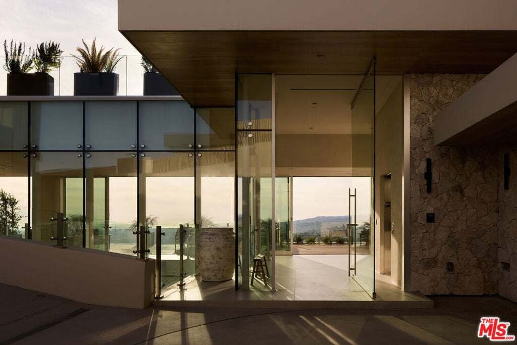 House in Los Angeles, California, United States 2 - 18689771