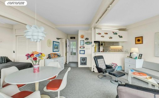 Co Op in East Quogue, New York, United States 1