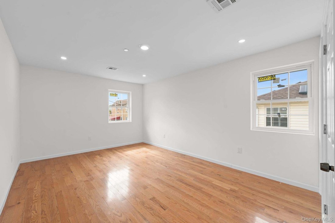 House in New York, New York, United States 4 - 18689483