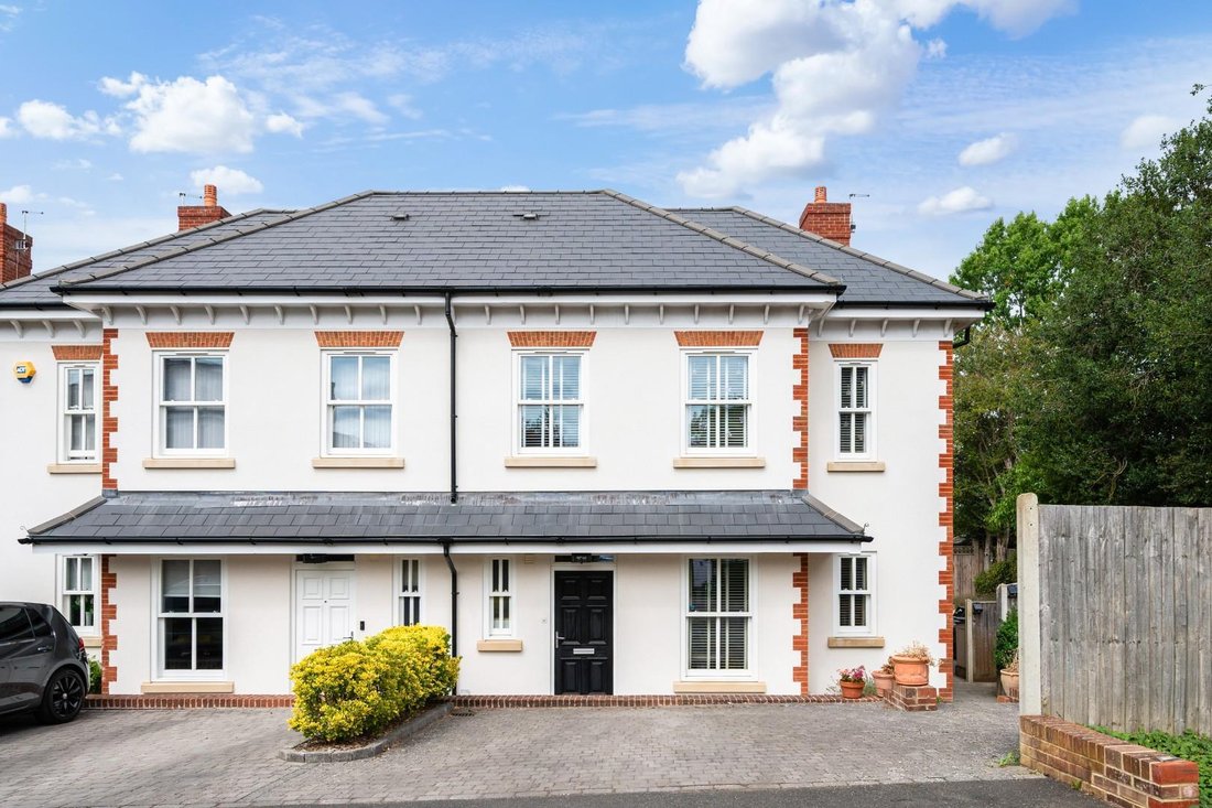 House in Epsom and Ewell, England 1 - 18687083