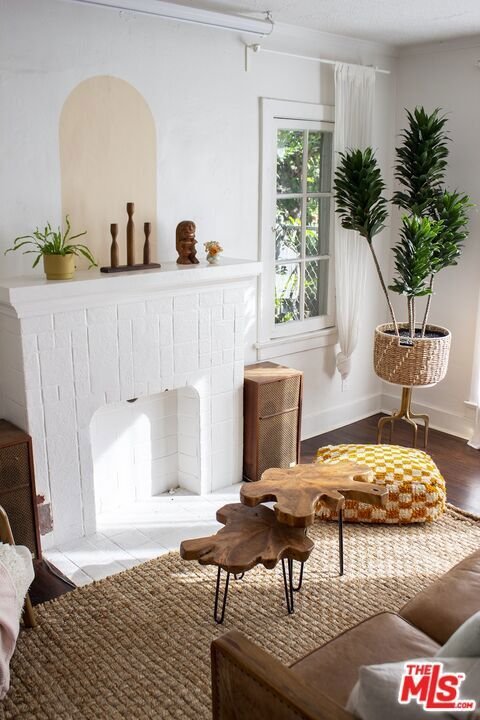 Altadena, California, United States 5 - 18689798